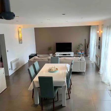 Villa Bord De Au Grau D 'agde 140 M2